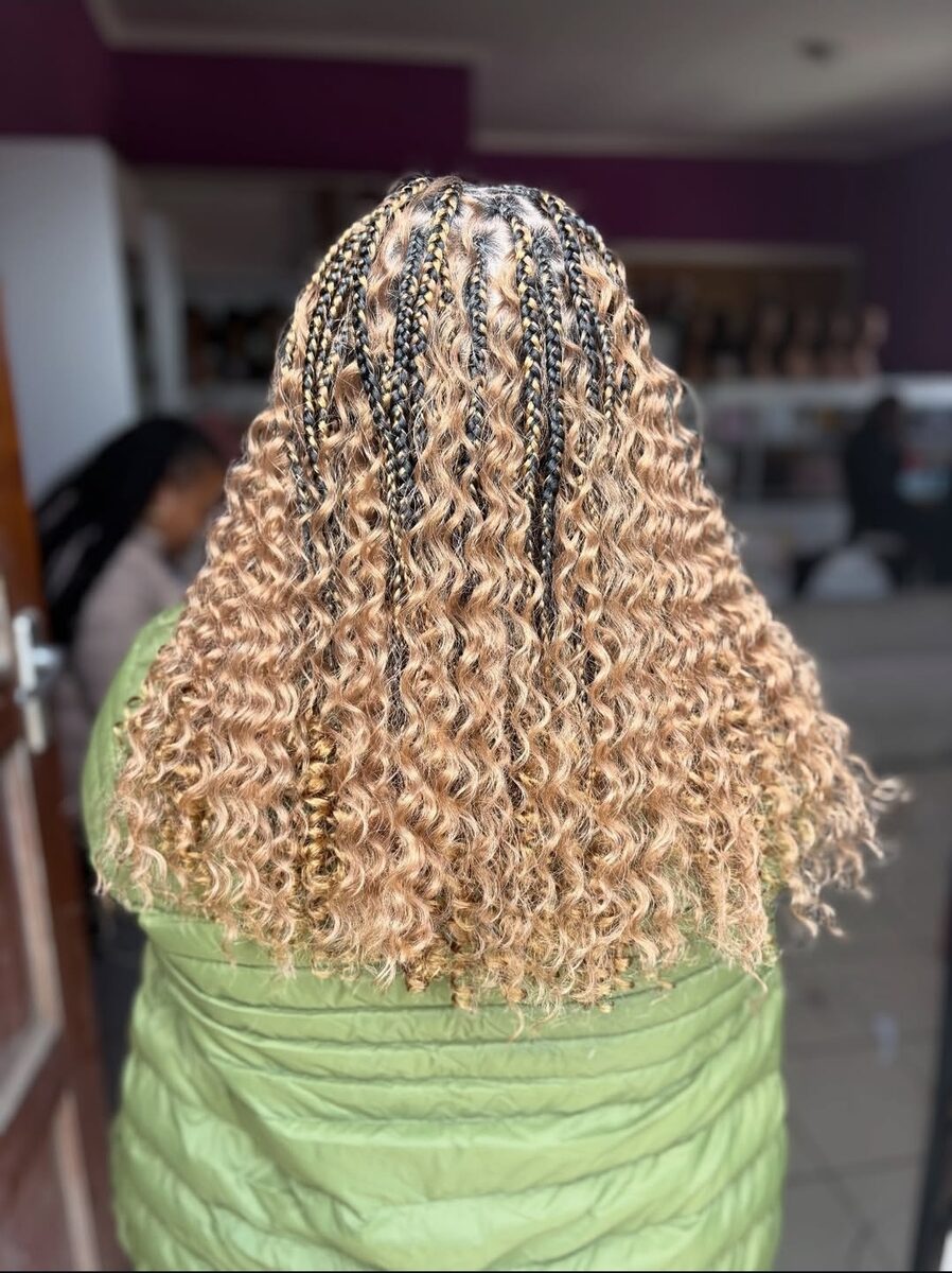 Curly bob-length braids